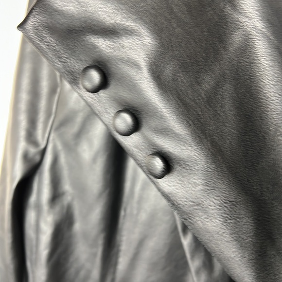 Leather jacket - Picture 5 of 7